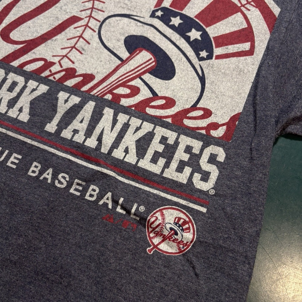 New York Yankees Majestic T-Shirt Men's XL Big Logo Baseball Tee Blue Gray MLB - Picture 3 of 8